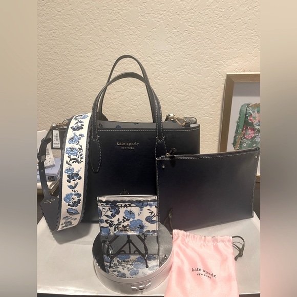 KATE SPADE ♠️ 4pcs TOP HANDLE NAVY TOTE, POUCH, CROSSBODY STRAP, CARD CASE. 💙🤍 - Picture 1 of 16